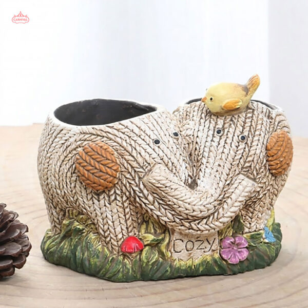 Snuggle Trunks Plant Pot